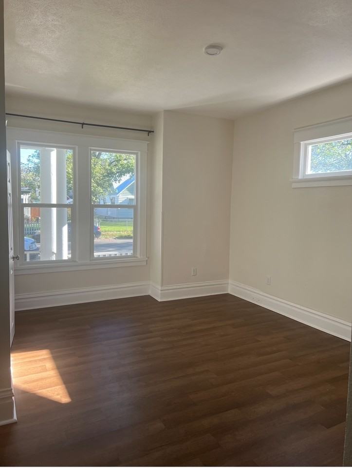 1119 West Augusta Avenue - Photo 7 of 10