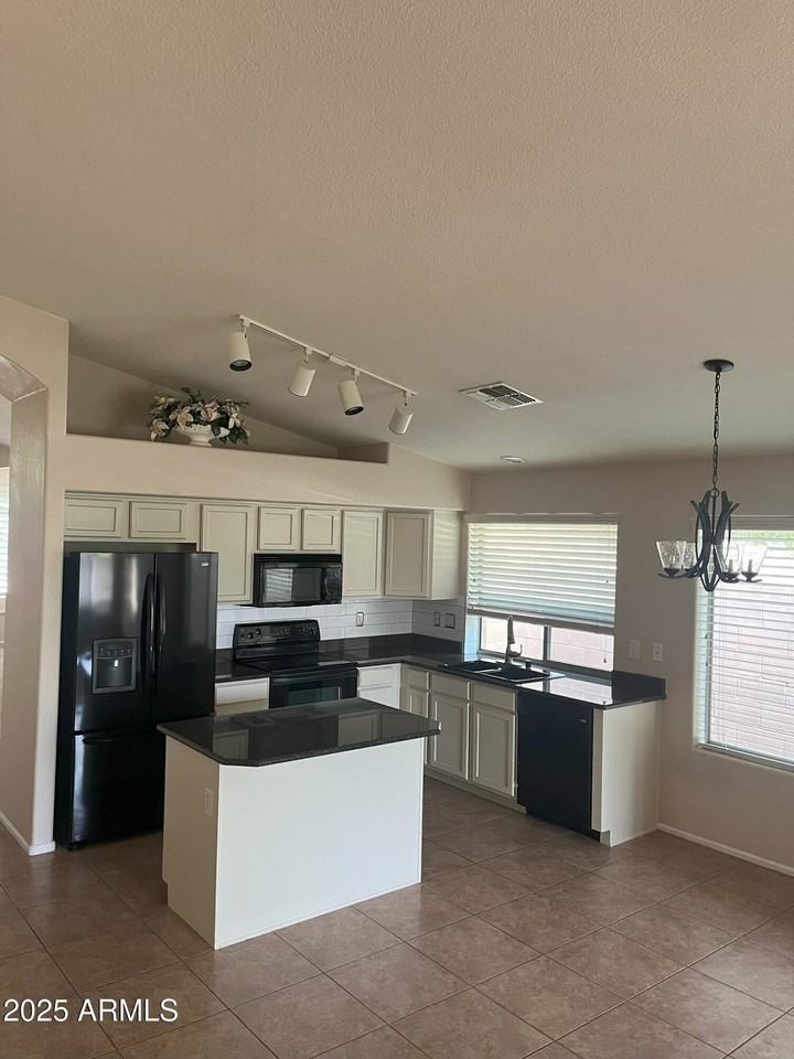 2213 W Madre Del Oro Dr - Photo 2 of 13