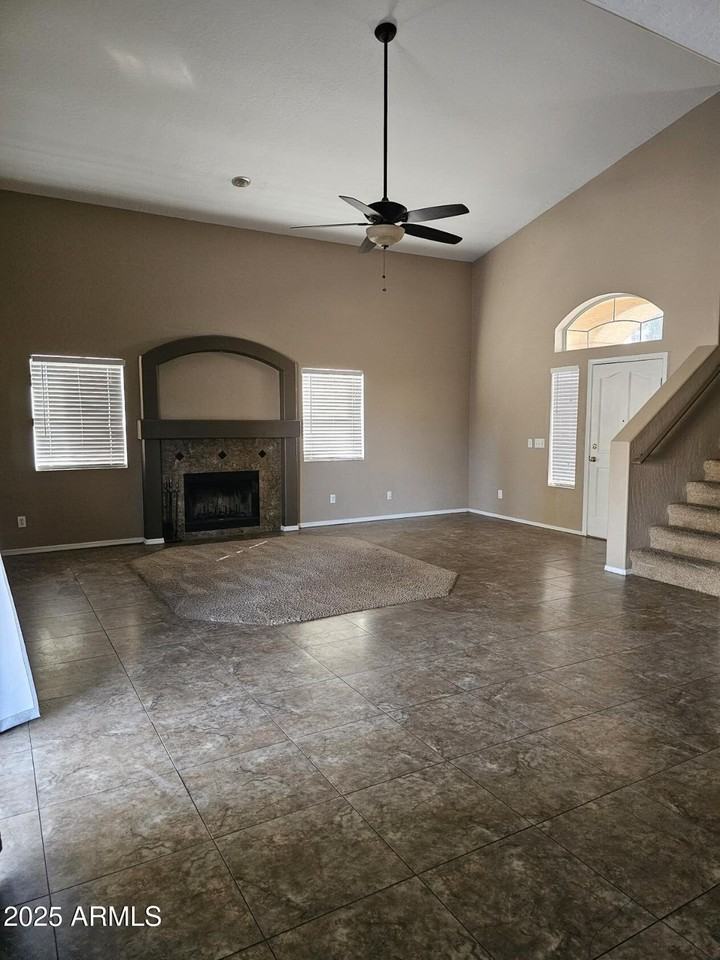 638 W Sereno Dr - Photo 4 of 15