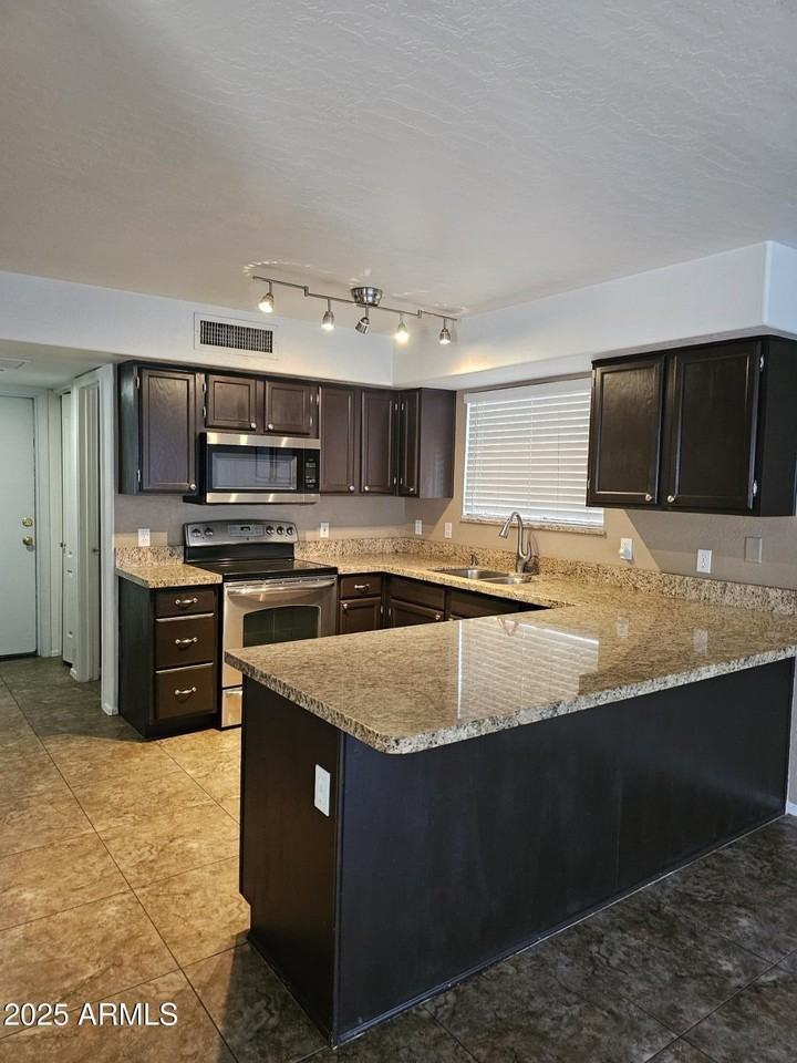 638 W Sereno Dr - Photo 7 of 15