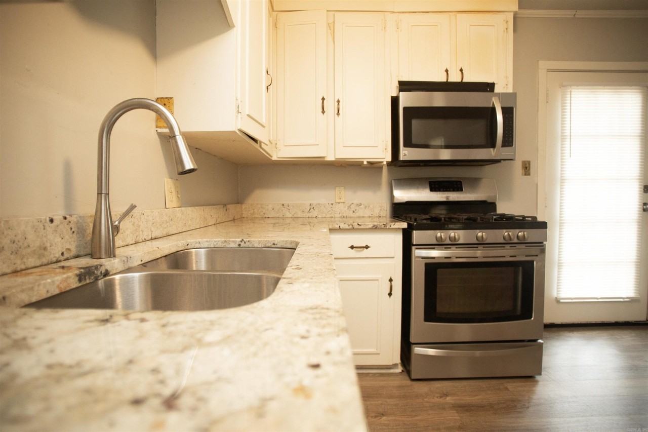 3224 Wynne Street - Photo 5 of 18