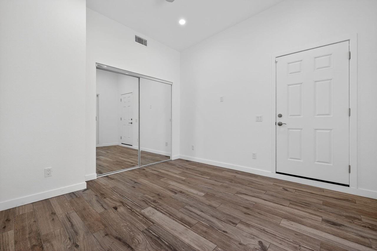 985 N Tuxedo Cir - Photo 6 of 21