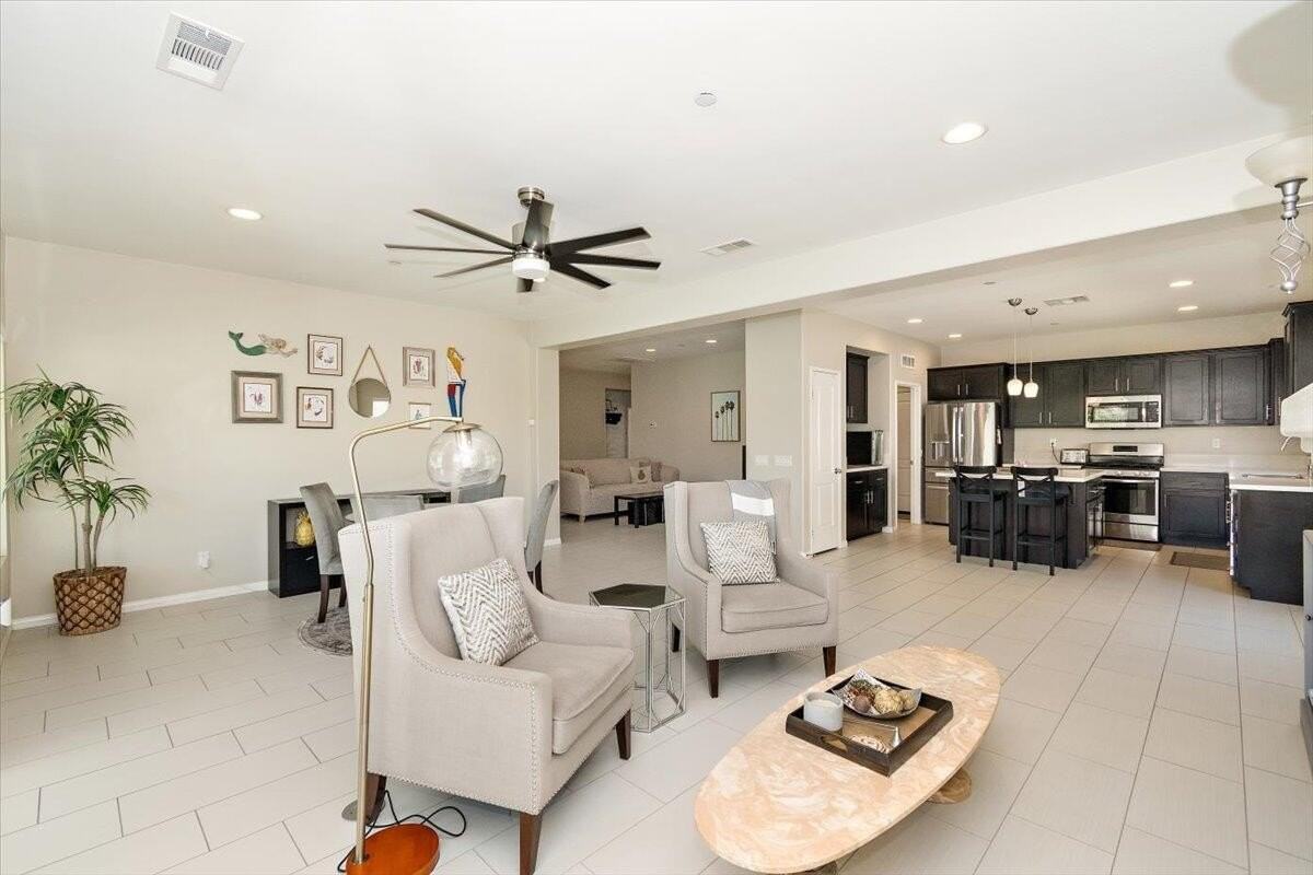 9324 Silver Star Ave - Photo 3 of 32