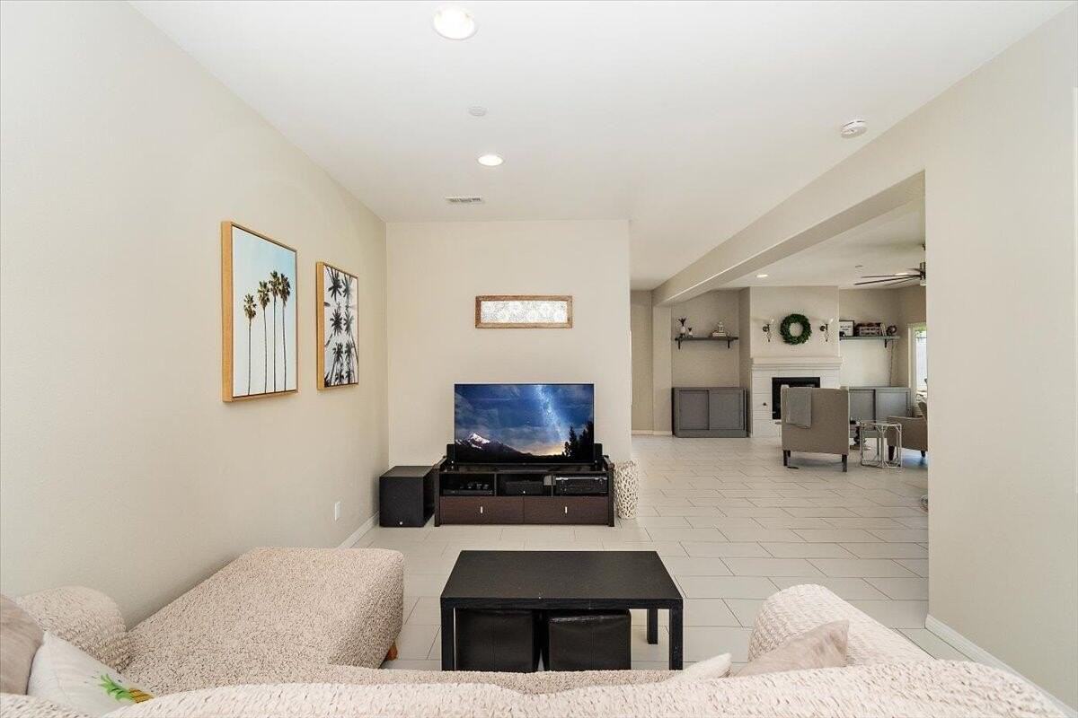 9324 Silver Star Ave - Photo 6 of 32