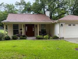 featured image of 604 W San Antonio St