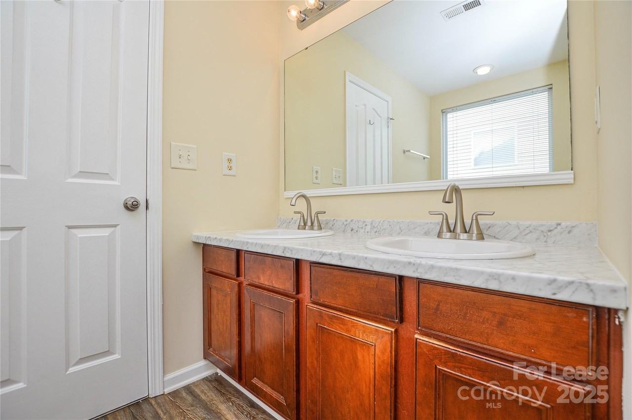 6754 Sequoia Hills Dr - Photo 4 of 20