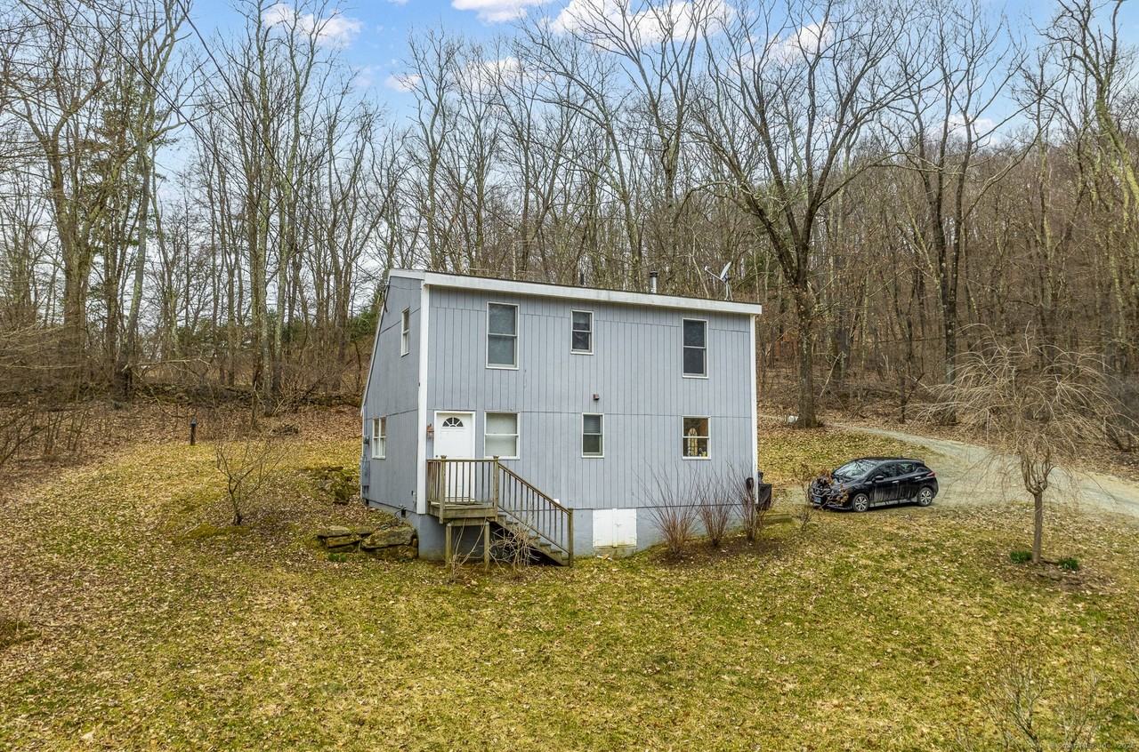 45 Caroline Dr - Photo 2 of 11