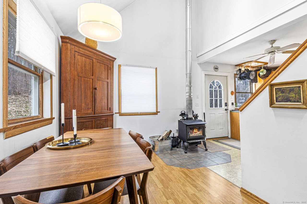 45 Caroline Dr - Photo 4 of 11