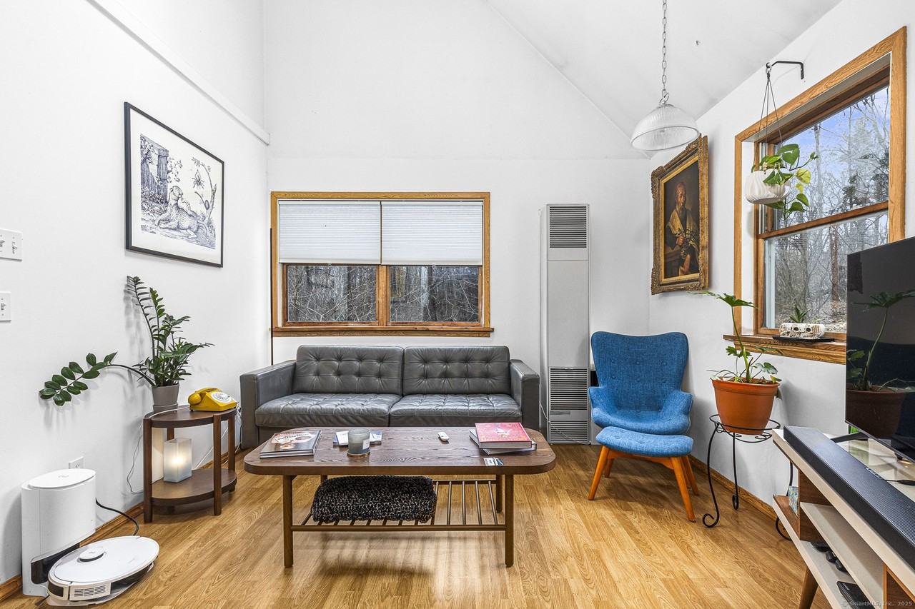 45 Caroline Dr - Photo 5 of 11