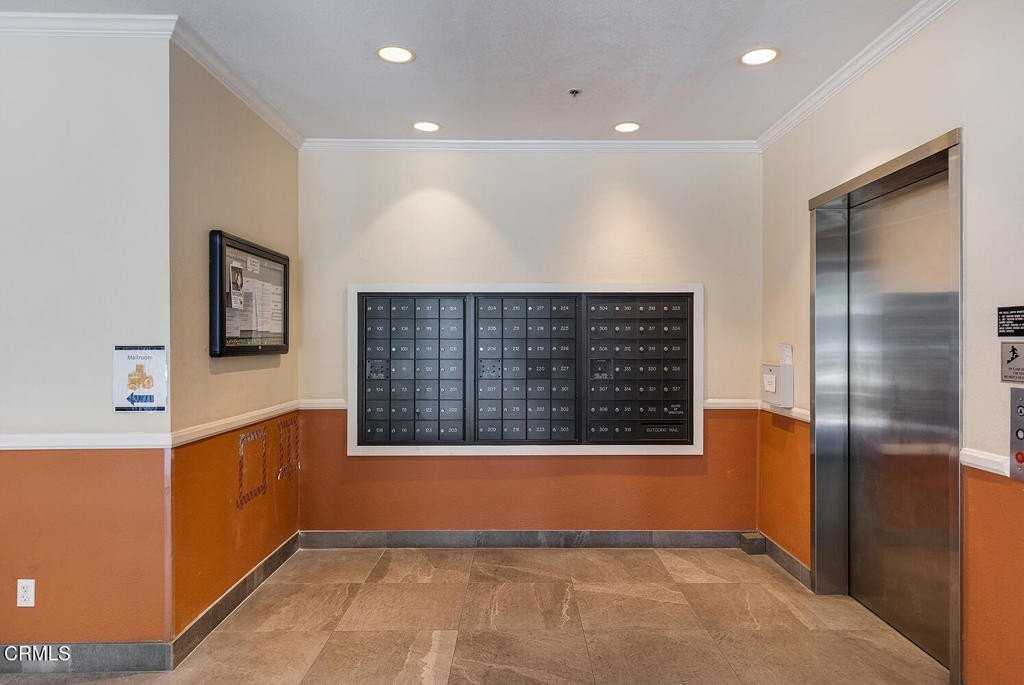 300 N El Molino Ave - Photo 3 of 25