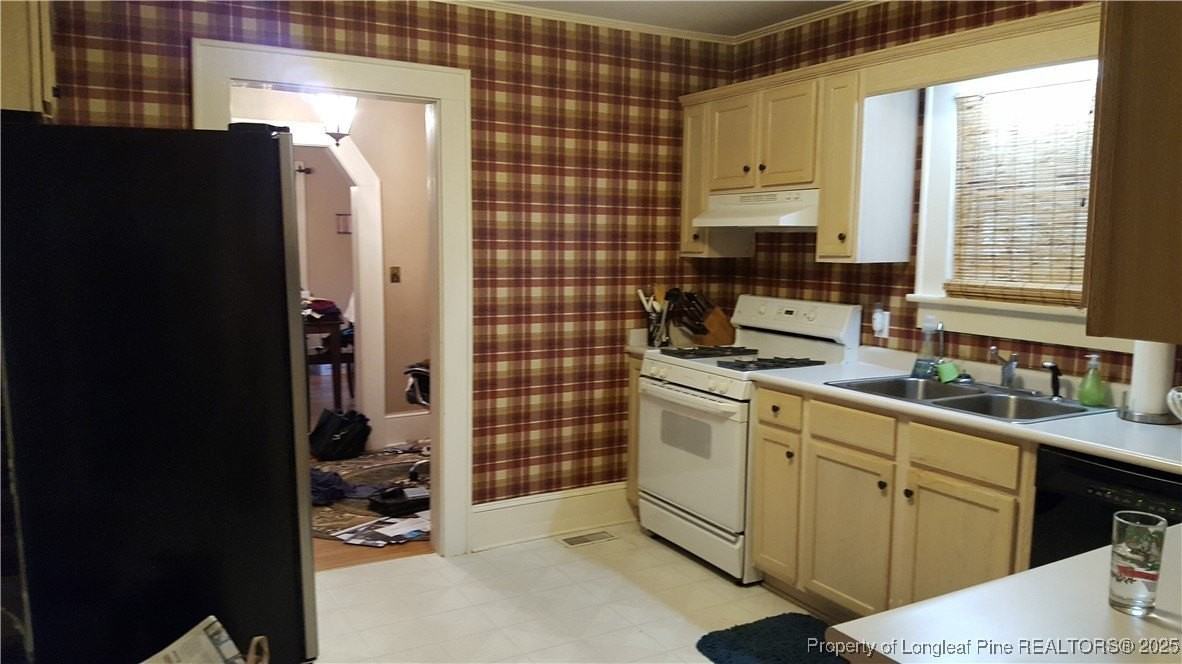 1813 Queen Street - Photo 4 of 10