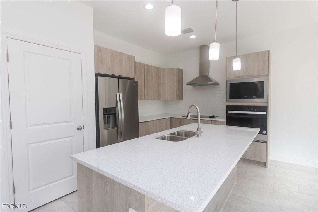 1456 Rugby Ln - Photo 4 of 28