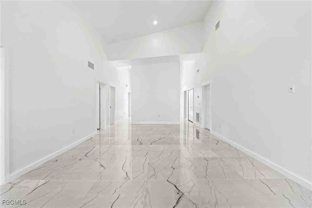 1206 Lake Ave - Photo 3 of 17