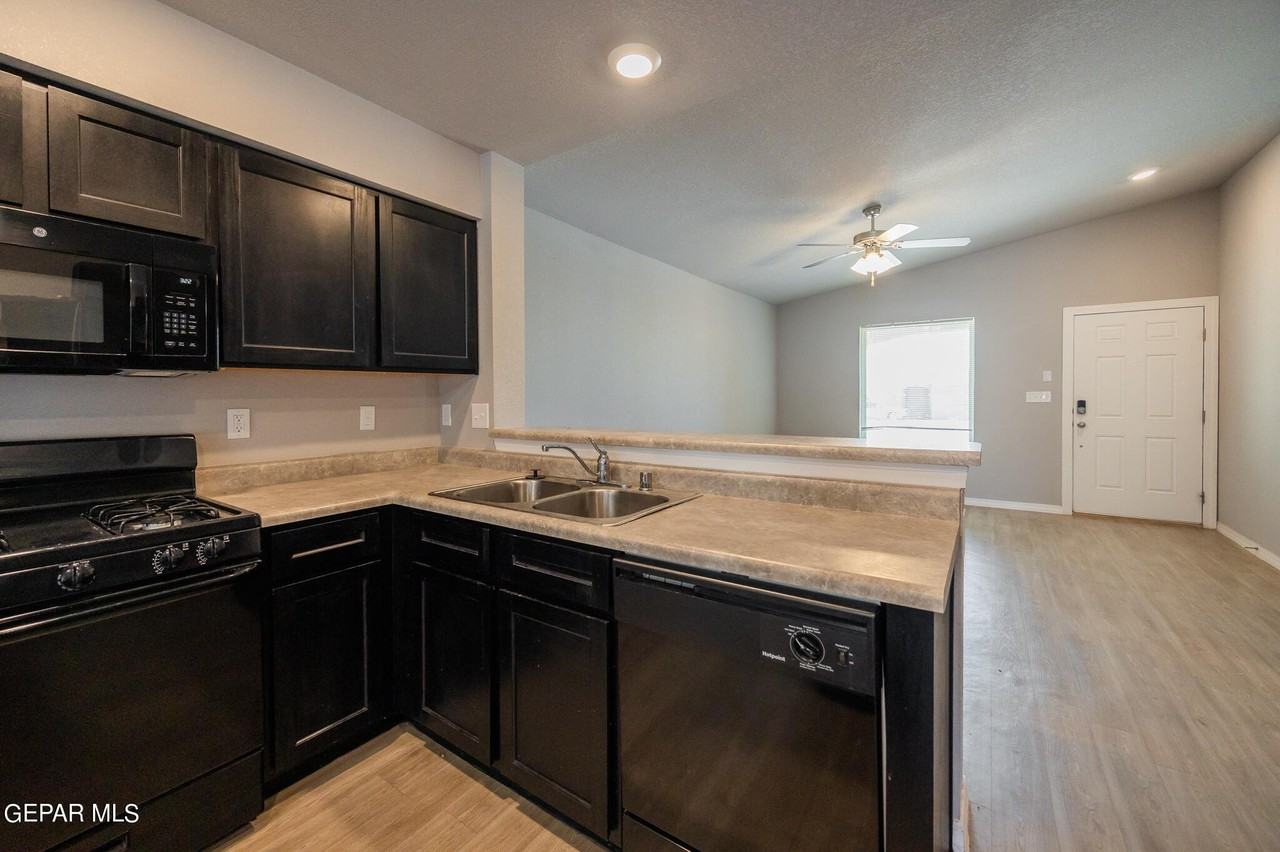 14565 Desert Poppy Ct - Photo 3 of 12