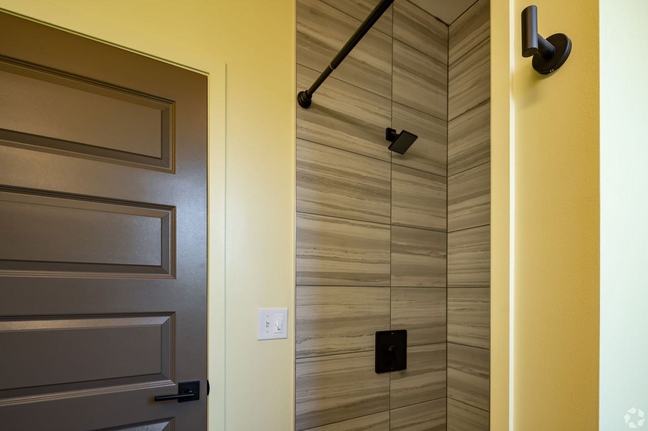 479 W Willis St - Photo 6 of 8