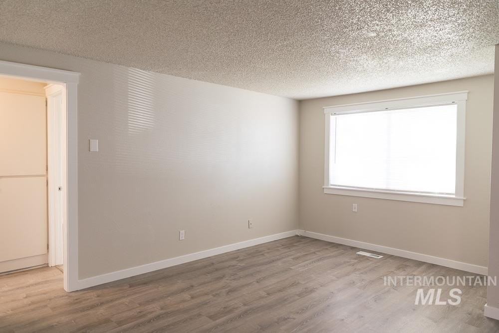 1133 Fortner St - Photo 4 of 25