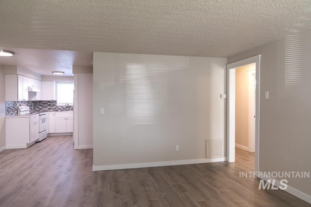 1133 Fortner St - Photo 6 of 25