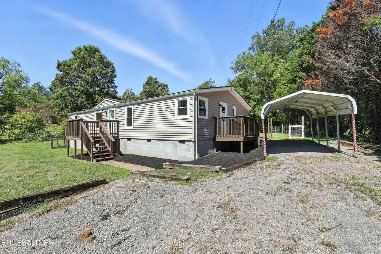 6105 Thomas Weaver Rd - Photo 2 of 35