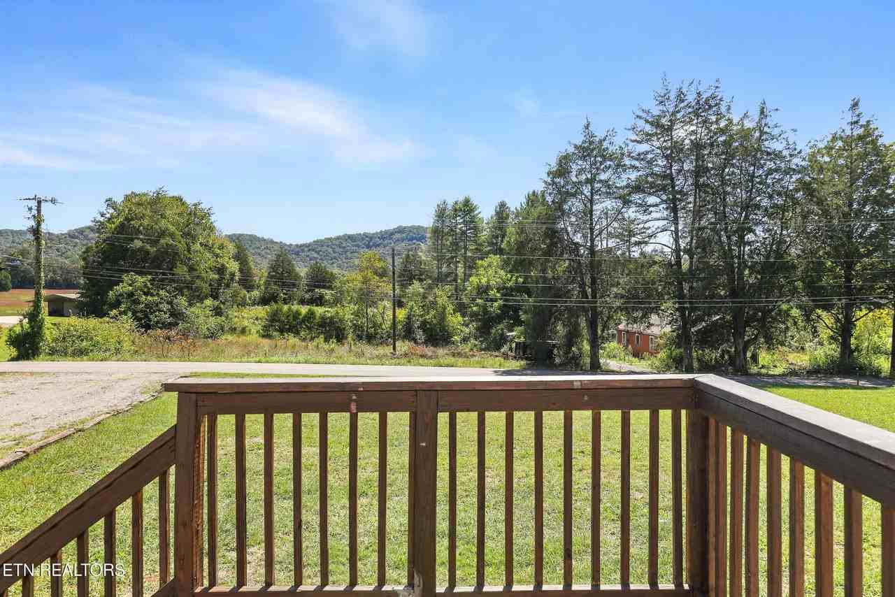 6105 Thomas Weaver Rd - Photo 3 of 35