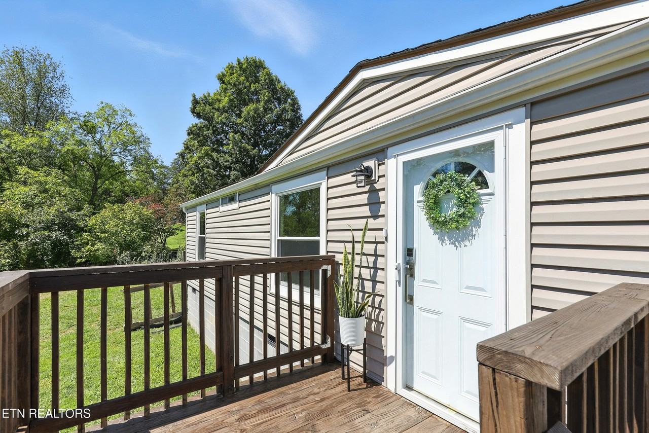 6105 Thomas Weaver Rd - Photo 4 of 35