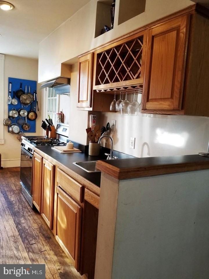 1377 F St Ne - Photo 4 of 13