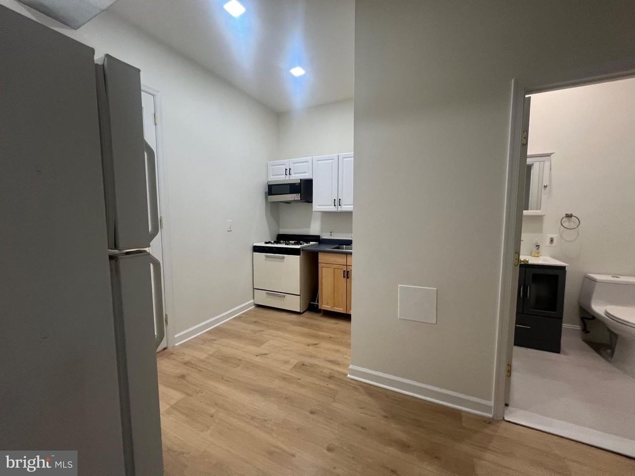 1324 H St Ne - Photo 3 of 13