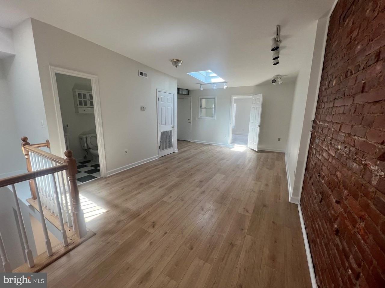 1324 H St Ne - Photo 5 of 13