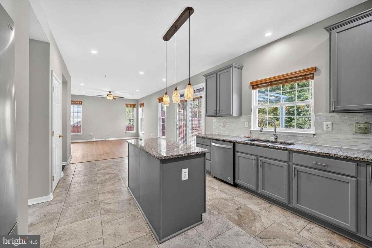 9624 Stuart Ln - Photo 4 of 20