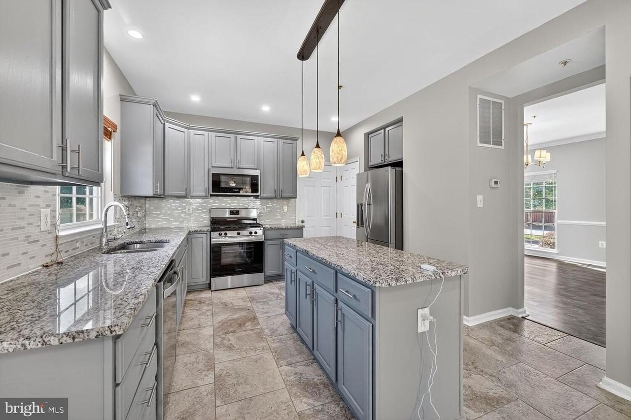 9624 Stuart Ln - Photo 5 of 20