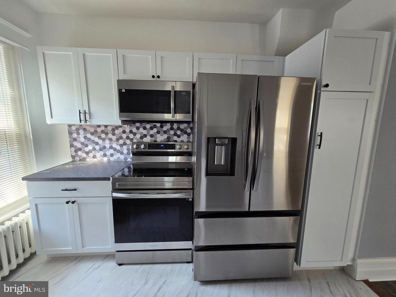 393 N York St - Photo 5 of 13