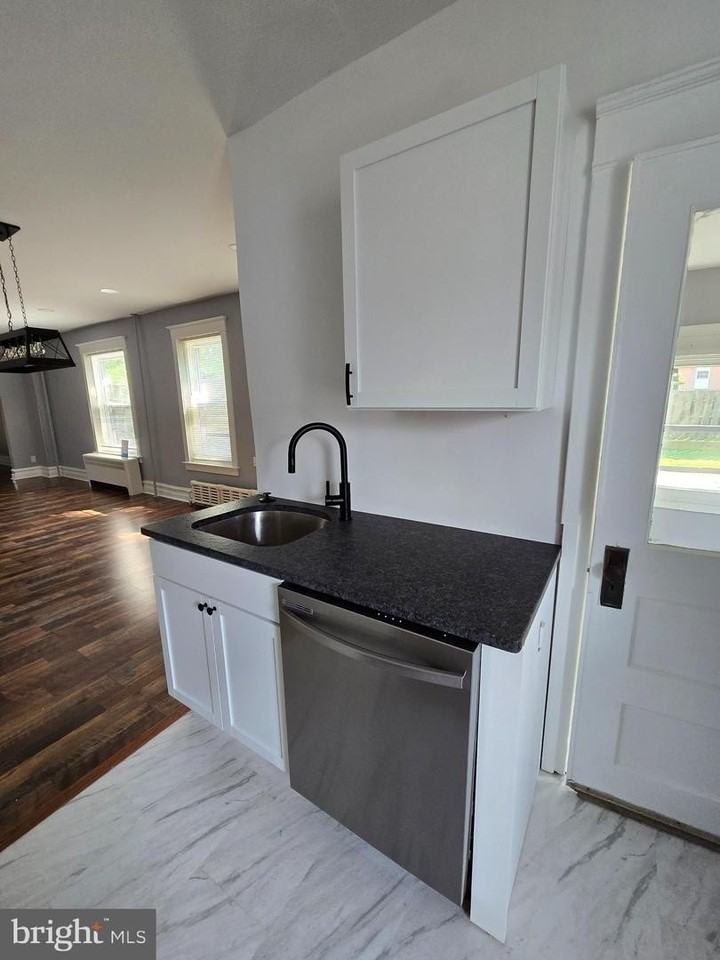 393 N York St - Photo 7 of 13