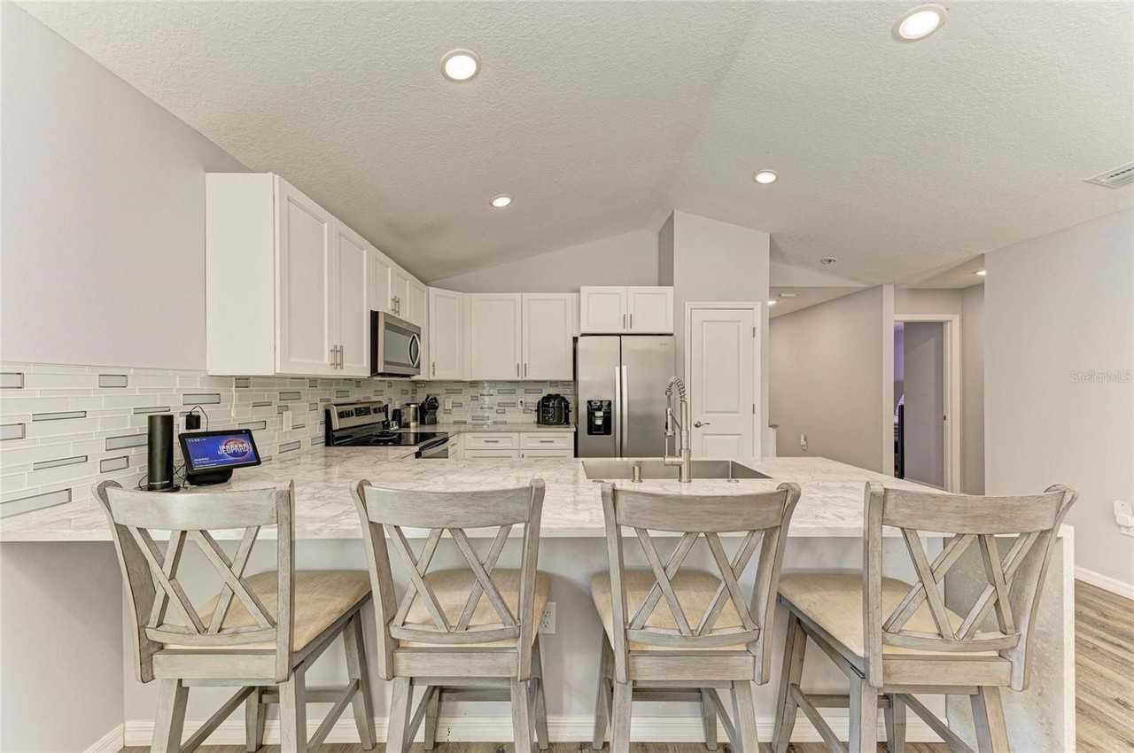 827 Bacon Ave - Photo 3 of 8