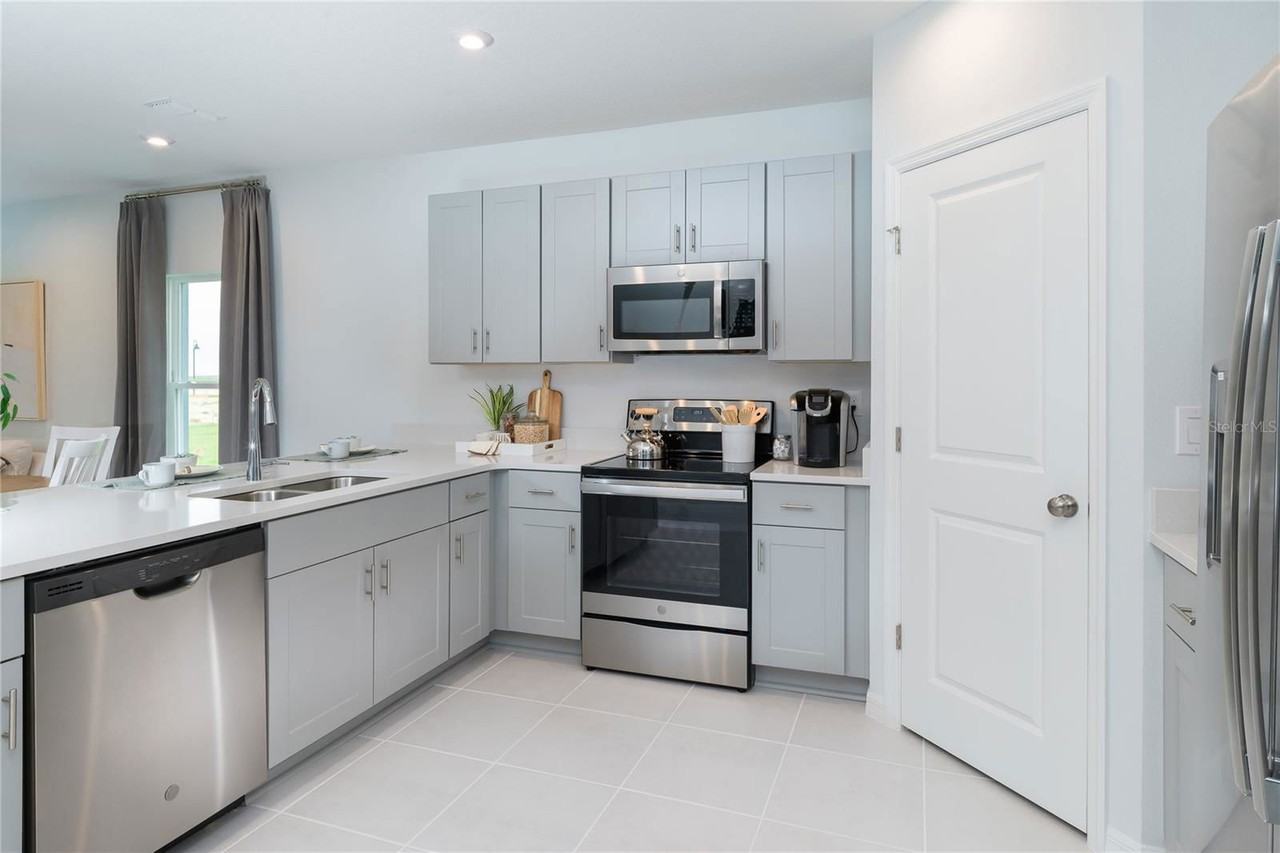 13231 Commons Avenue - Photo 6 of 8