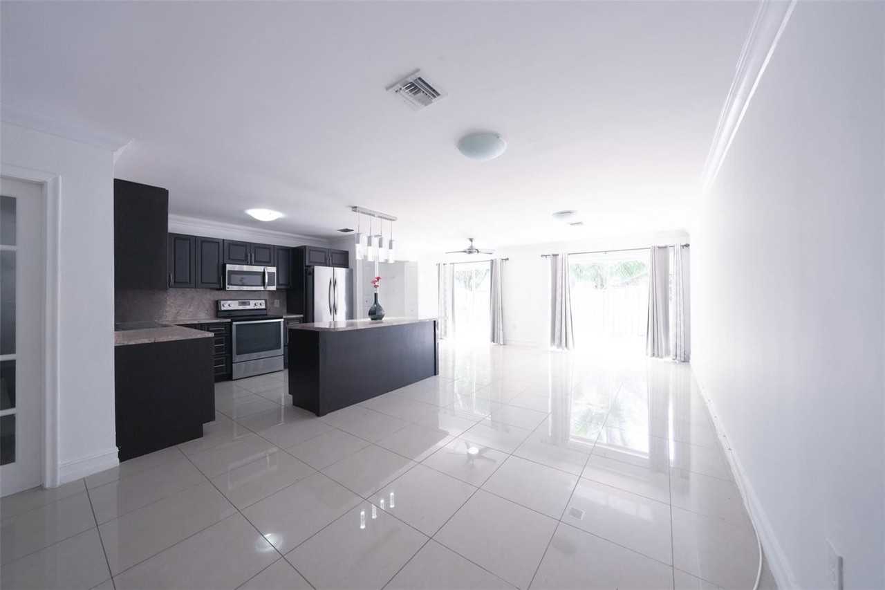 7327 Pepper Pike Dr - Photo 2 of 8