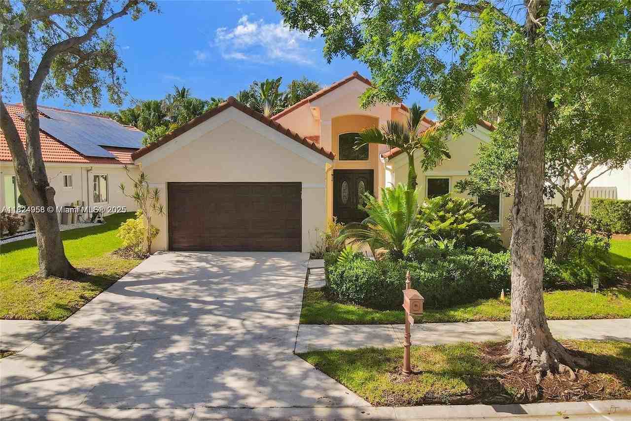 204 Cameron Dr - Photo 2 of 40