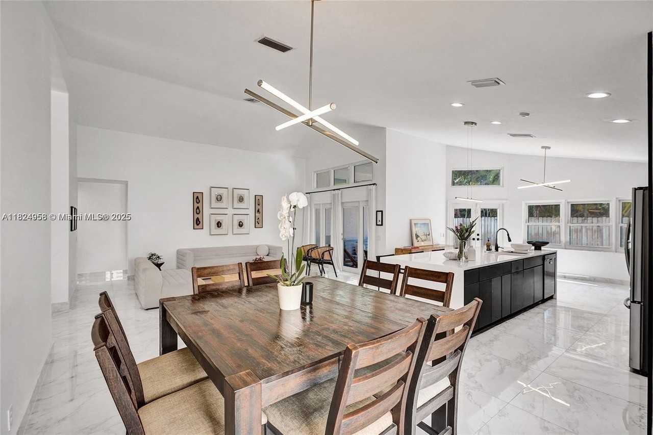 204 Cameron Dr - Photo 6 of 40