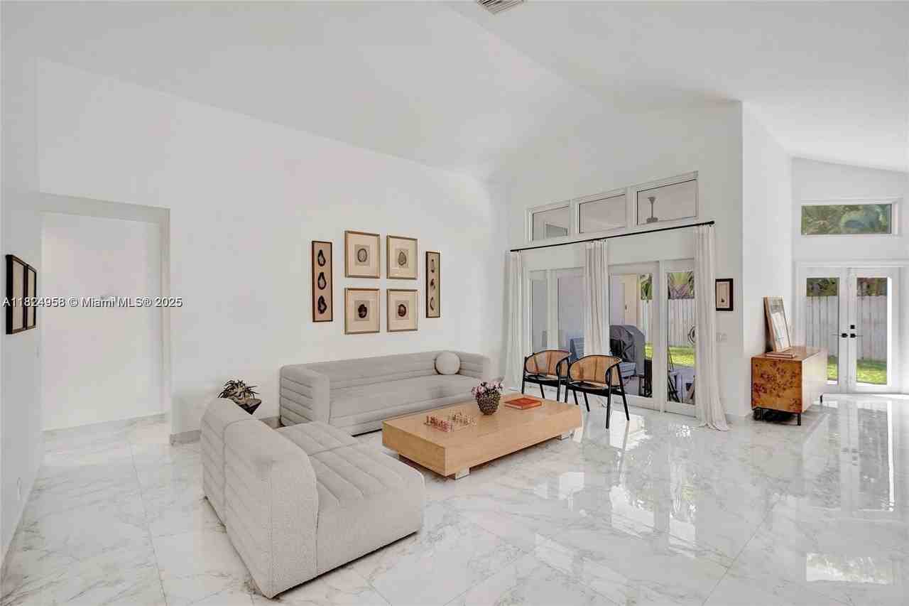 204 Cameron Dr - Photo 7 of 40