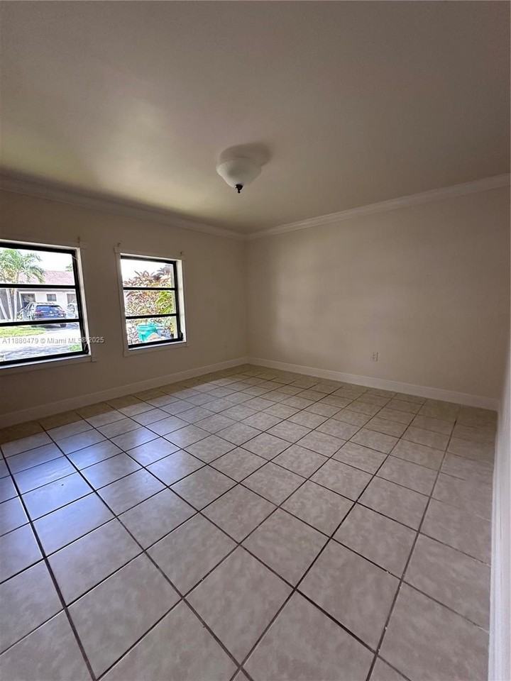 5027 Sw 139th Ct #5027 - Photo 3 of 11