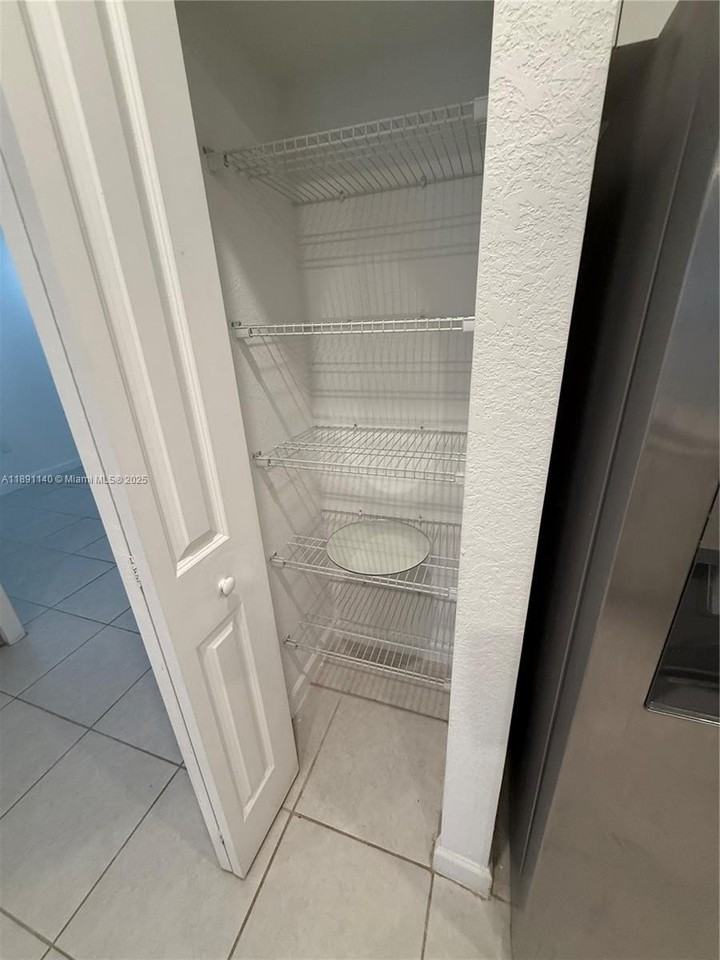 1021 Se 27th Ter #1021 - Photo 4 of 26