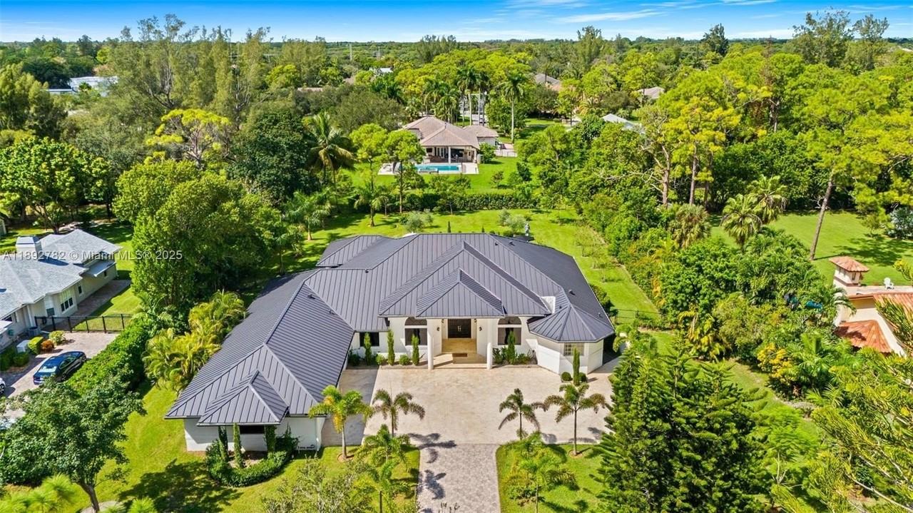 6775 Nw 65th Ter - Photo 2 of 44