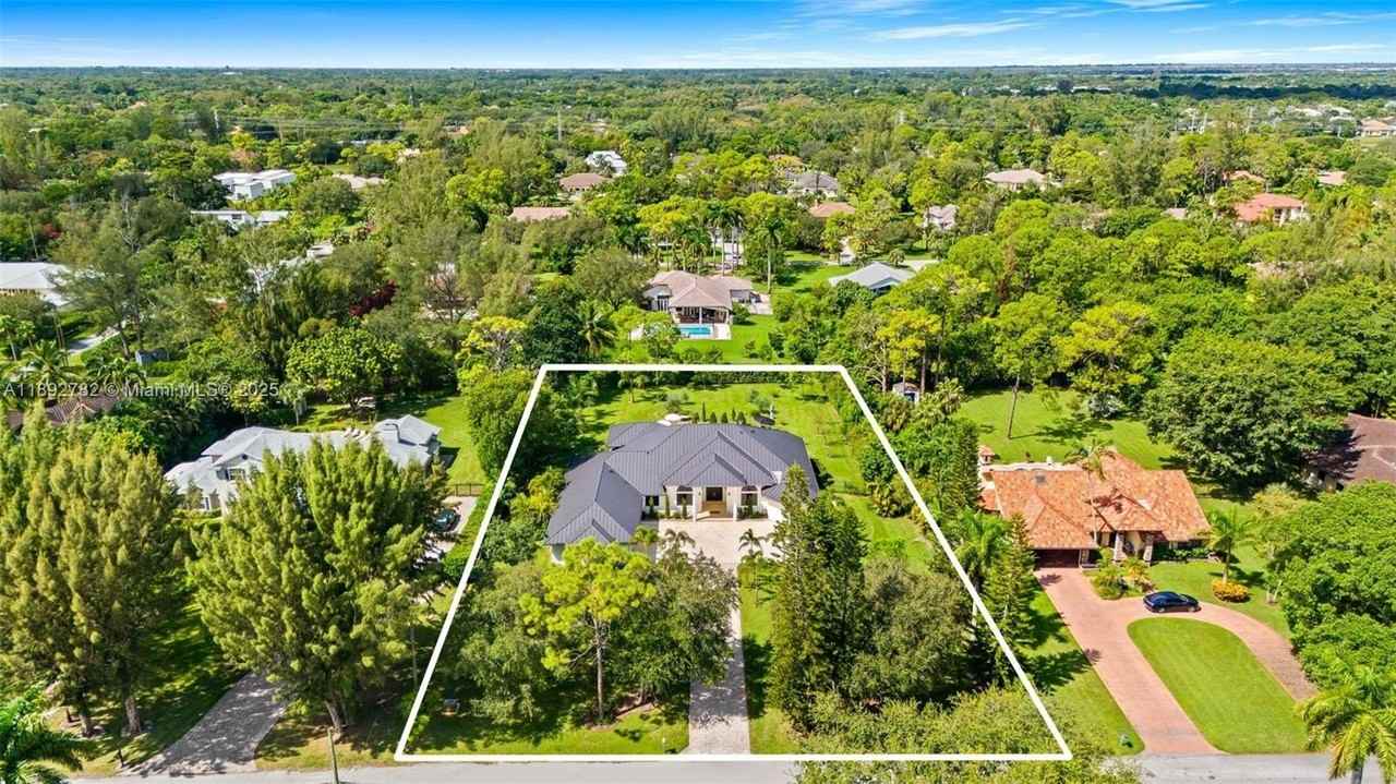 6775 Nw 65th Ter - Photo 3 of 44