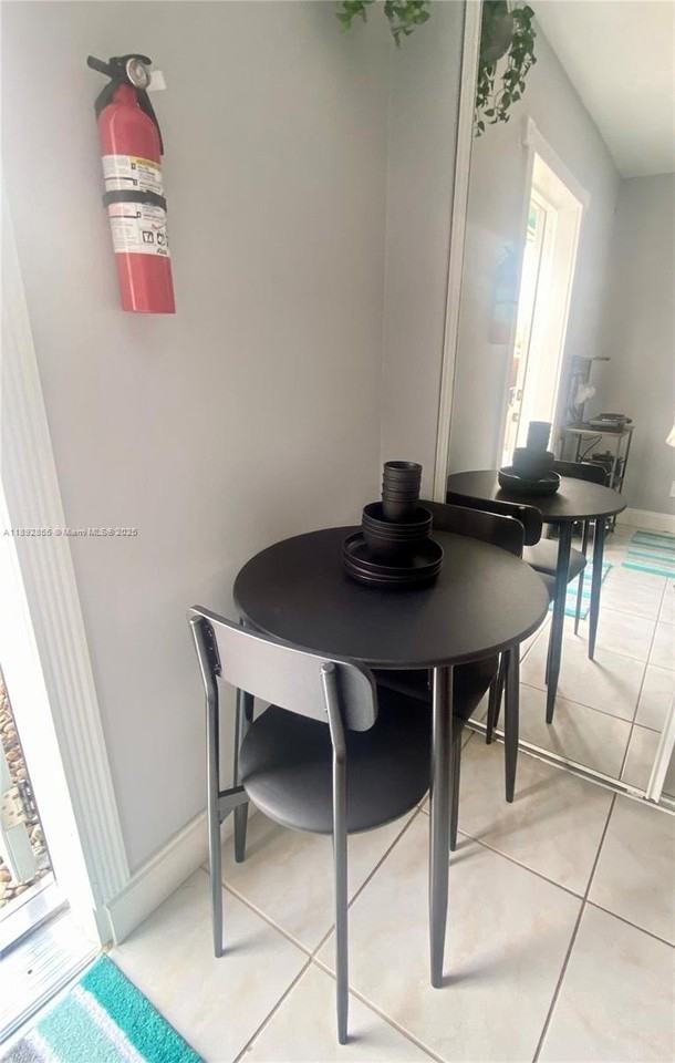 945 Sw 9th St #A - Photo 6 of 10