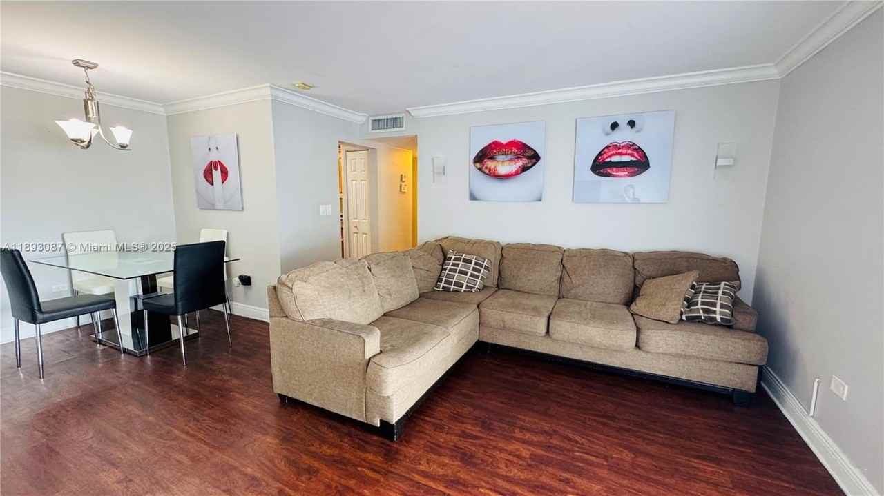 7226 Sw 94th Pl #F7 - Photo 5 of 23