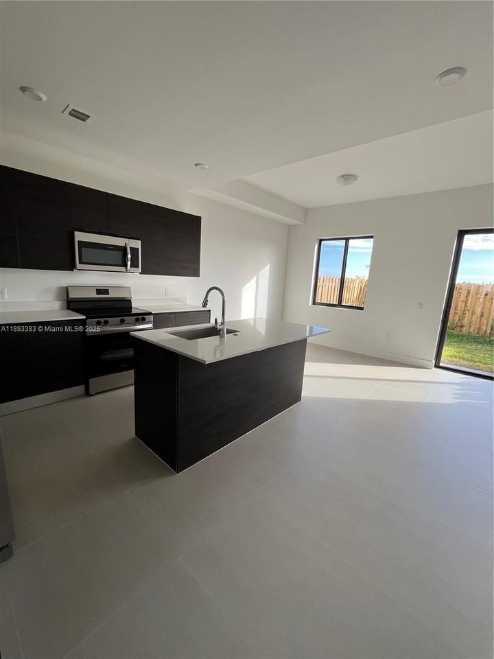 19104 Sw 345th Ter #19104 - Photo 7 of 28