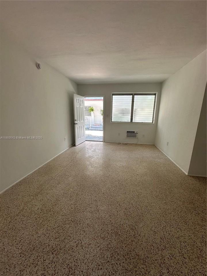 790 81st St #3 - Photo 3 of 10