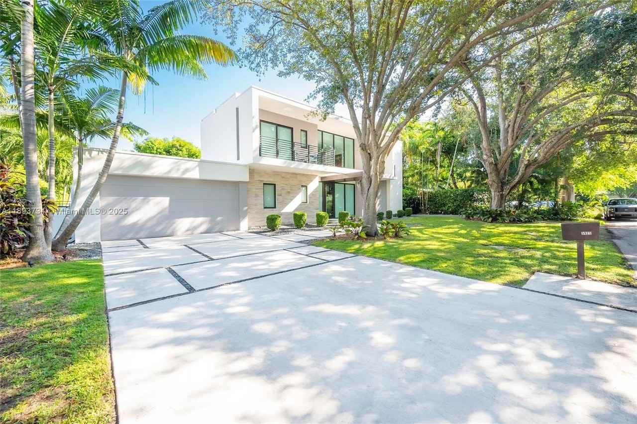 5921 Southwest 87th Street - Photo 3 of 50