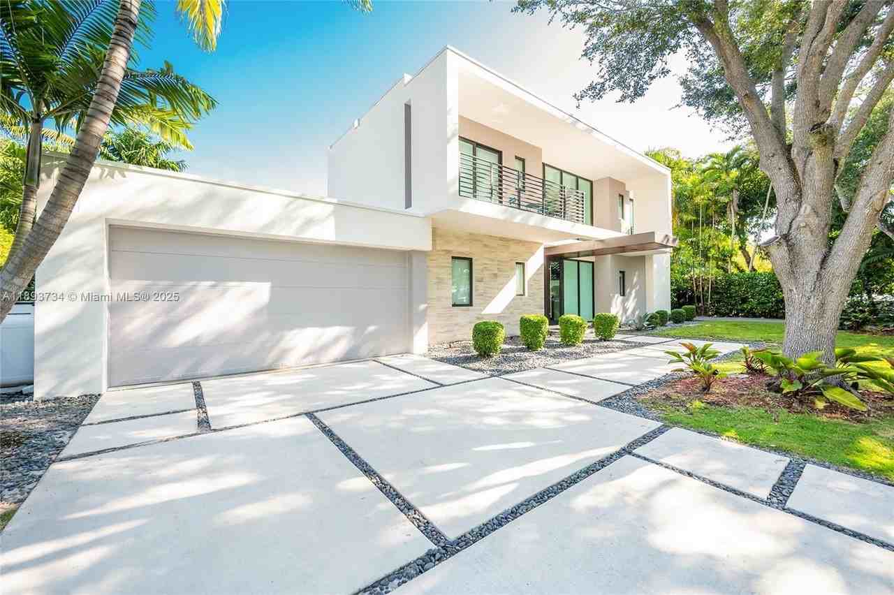 5921 Southwest 87th Street - Photo 4 of 50