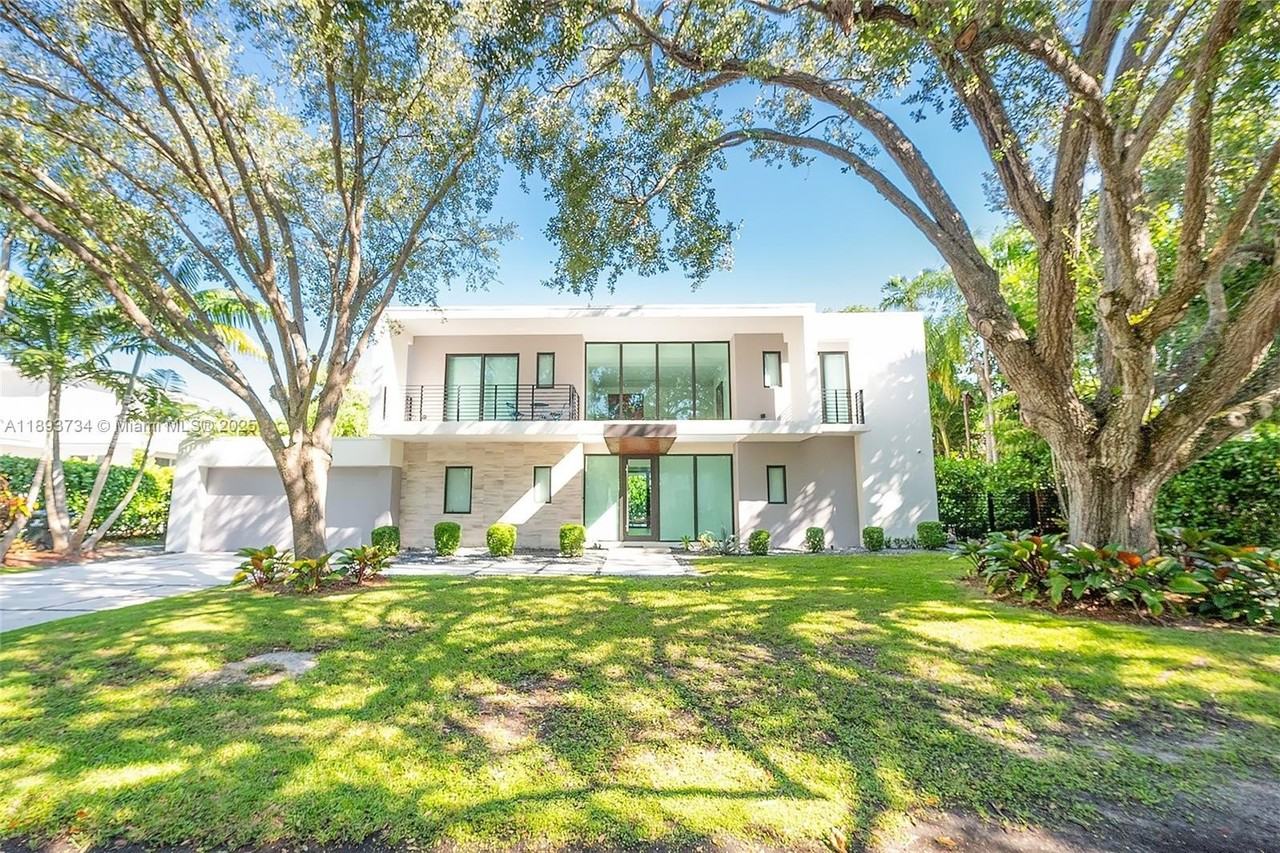 5921 Southwest 87th Street - Photo 5 of 50