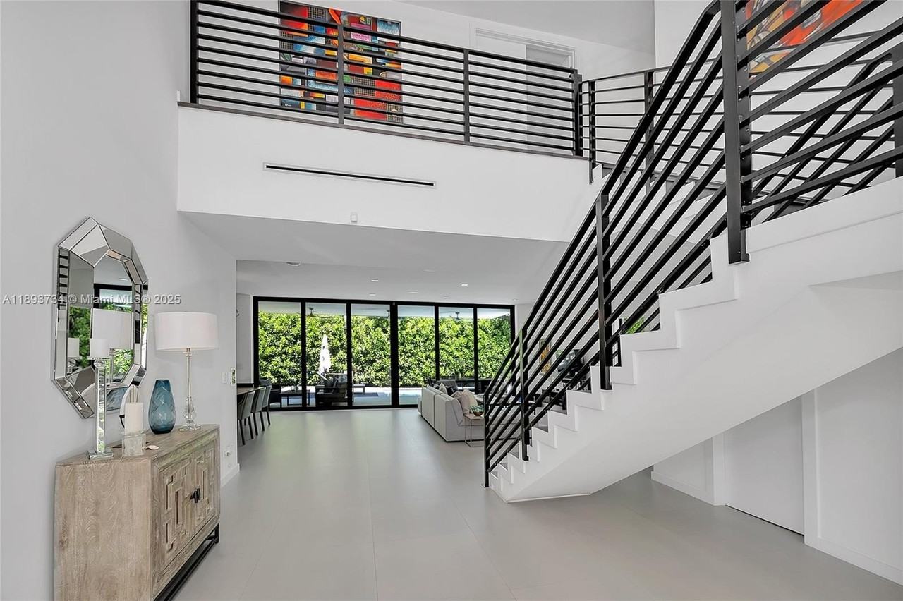 5921 Southwest 87th Street - Photo 6 of 50