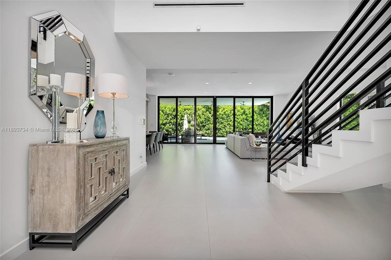 5921 Southwest 87th Street - Photo 7 of 50